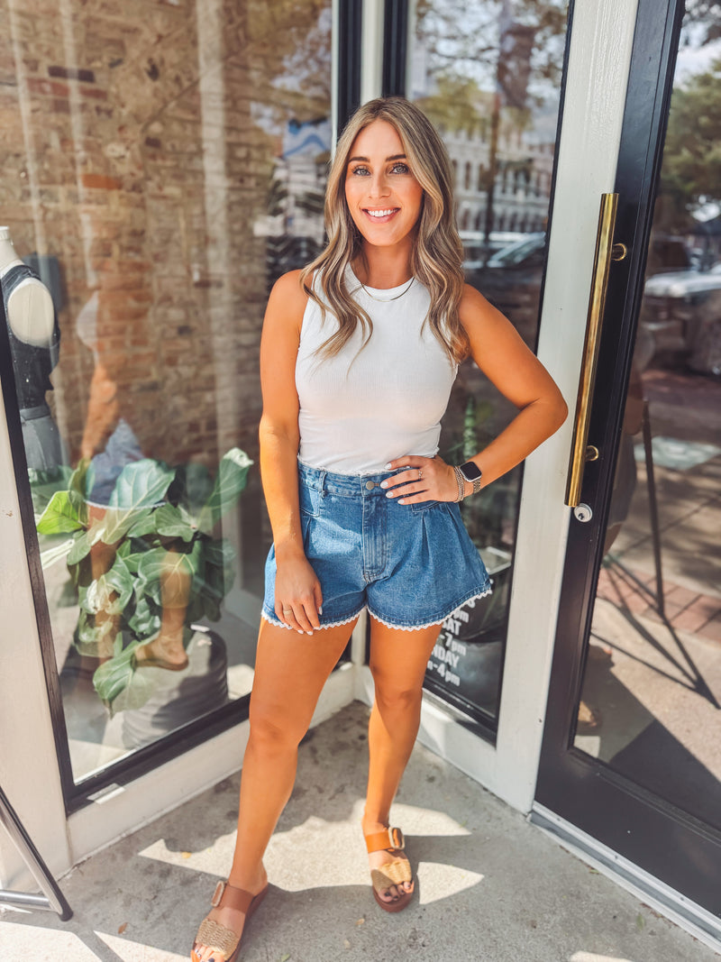 Lace pleated shorts