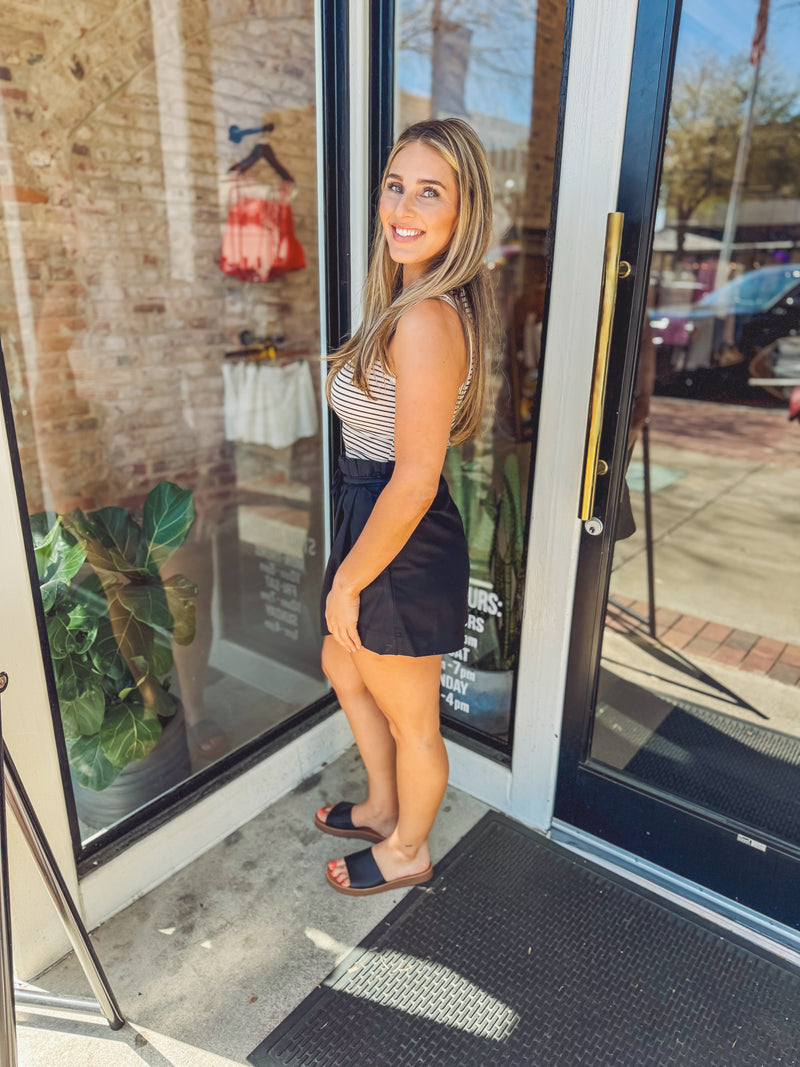 Paper bag shorts - black